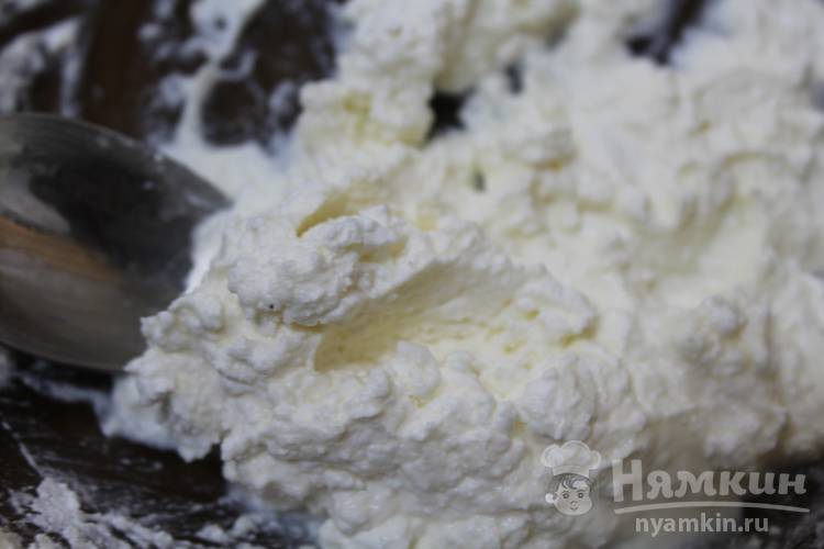 Вкусные творожные конвертики из слоеного дрожжевого теста - фото шаг 2