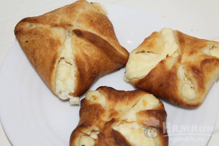 Вкусные творожные конвертики из слоеного дрожжевого теста - фото шаг 6