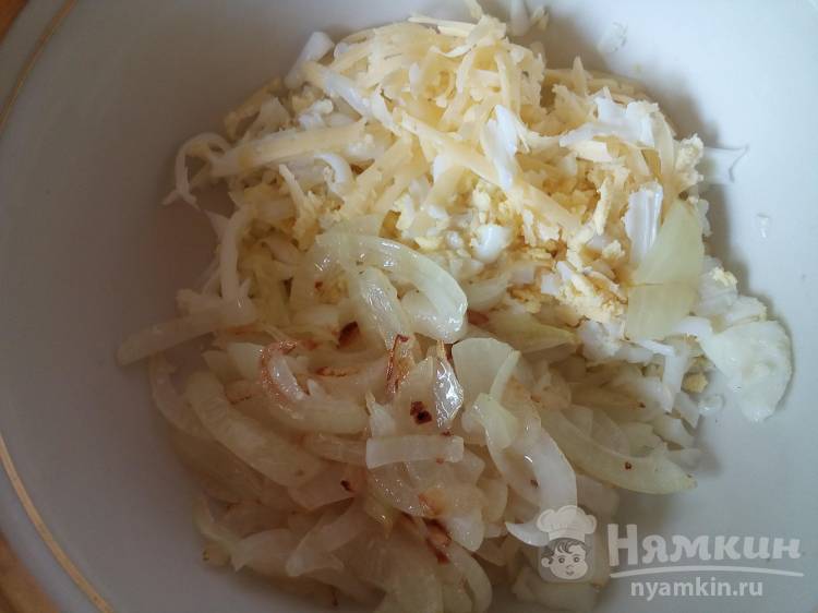 Яичные котлеты с сыром и луком на сковороде - фото шаг 3