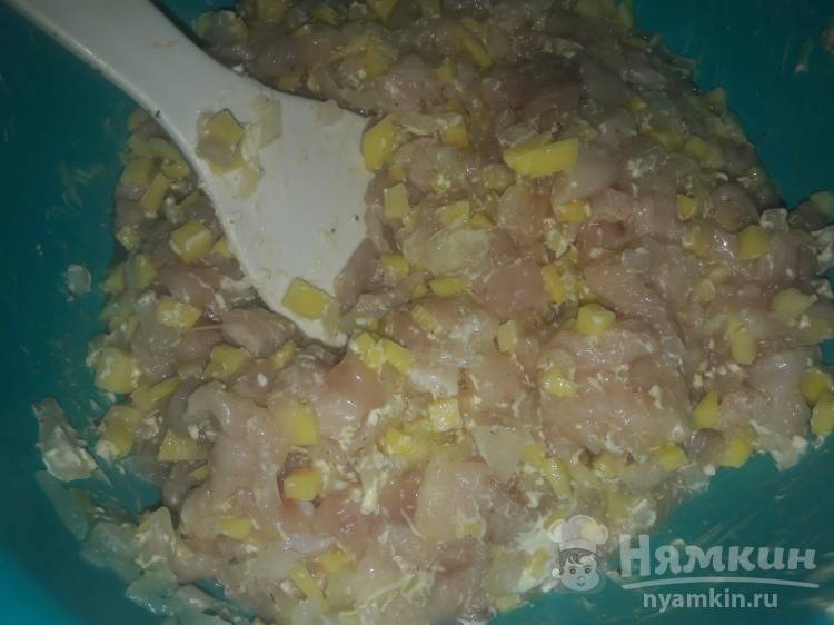 Сочные манты из рубленого мяса грудки, картофеля и сливочного масла - фото шаг 3