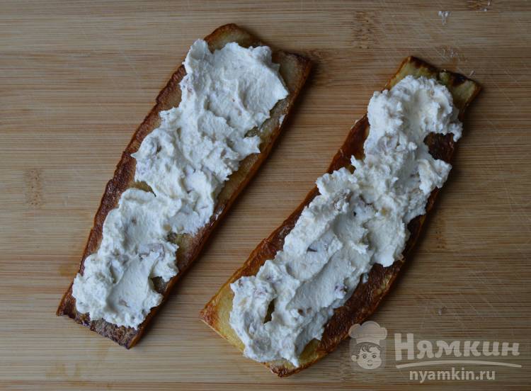  Рулетки из кабачков со сливочным сыром и грецкими орехами  - фото шаг 4