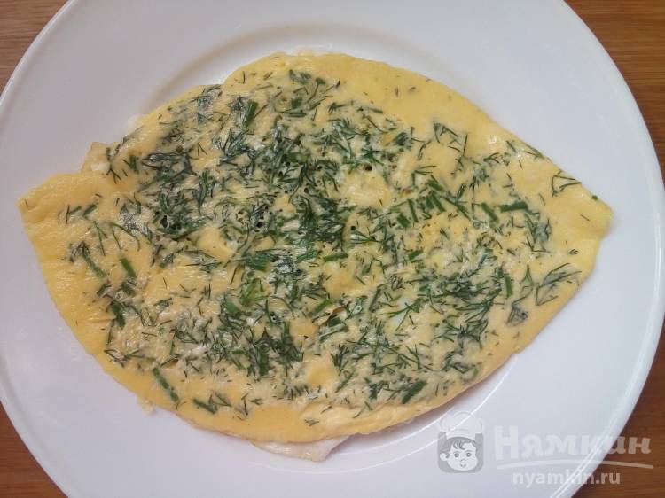 Двойной омлет с сыром и зеленью - фото шаг 6