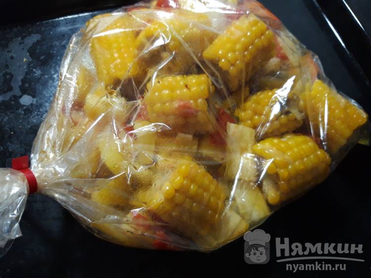 Запеченная кукуруза с овощной подушкой - фото шаг 7