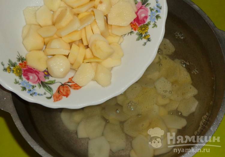 Картофельная похлебка с чесноком и петрушкой - фото шаг 1