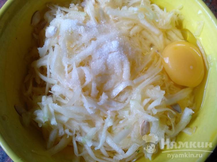 Кабачки запеченные с помидором, перцем и корицей в духовке - фото шаг 1