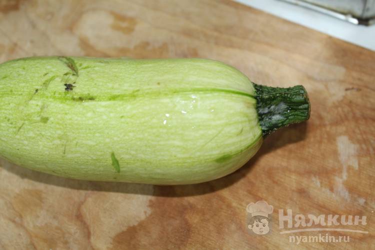 Котлеты из кабачков и курицы на сковороде - фото шаг 1