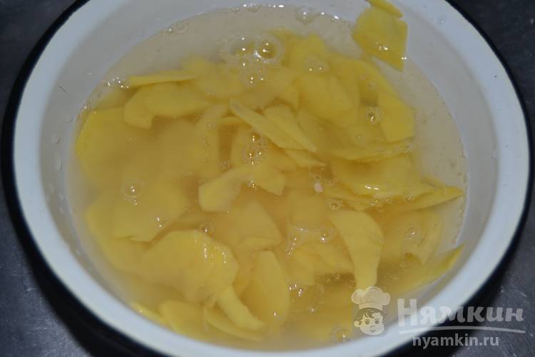 Ингредиенты для приготовления чипсов из картофеля в мультипекаре Редмонд