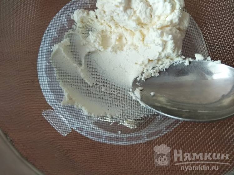 Творог с грецкими орехами и изюмом - фото шаг 2