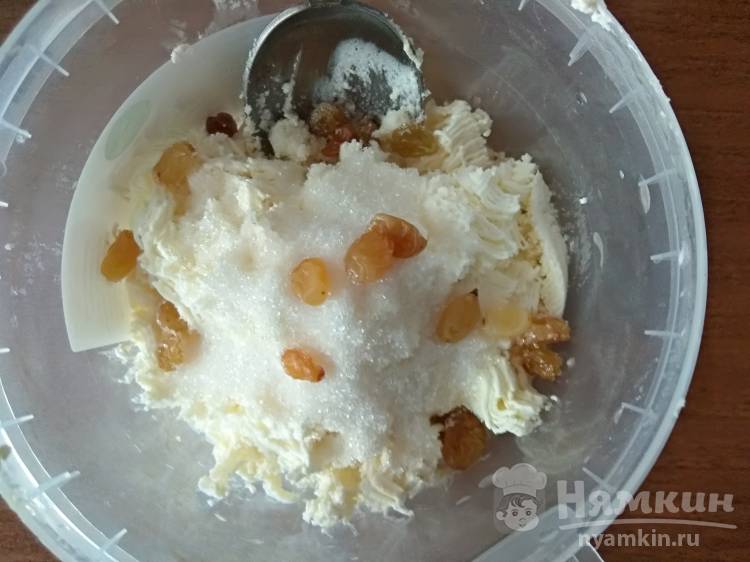Творог с грецкими орехами и изюмом - фото шаг 4
