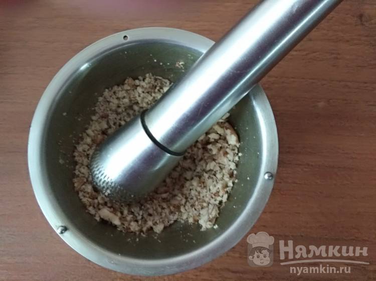Творог с грецкими орехами и изюмом - фото шаг 6