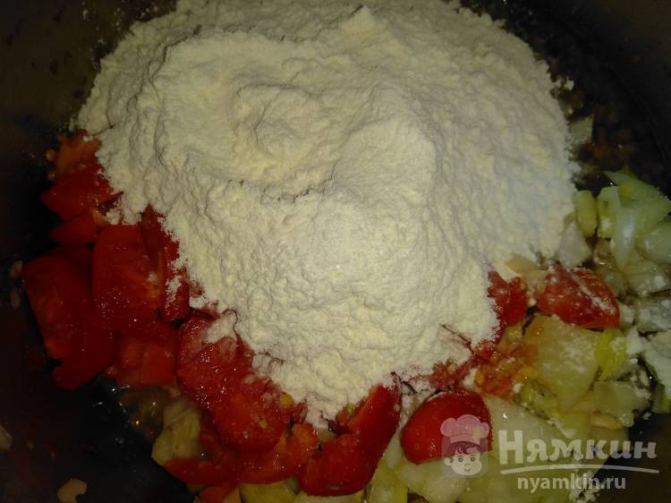 Гречневая запеканка с помидорами и луком на молоке в духовке - фото шаг 3