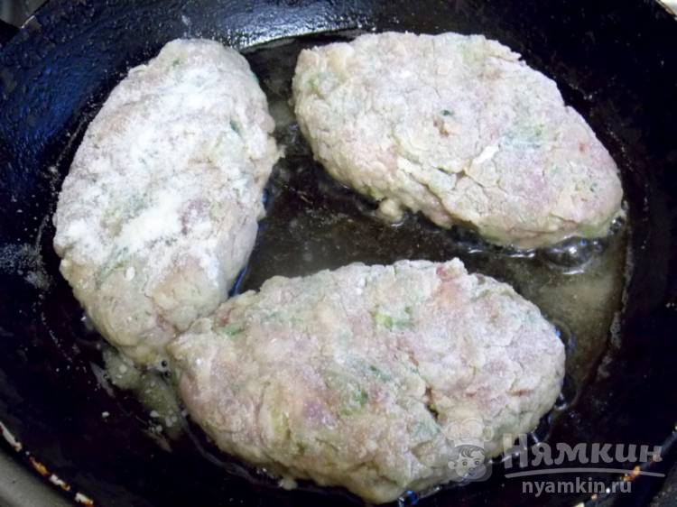 Мясные котлеты Перчик на сковороде - фото шаг 4