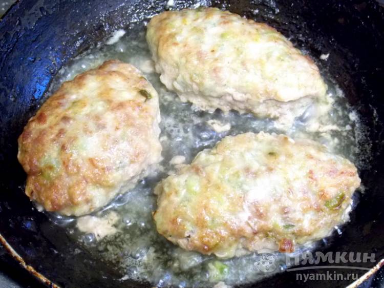 Мясные котлеты Перчик на сковороде - фото шаг 5