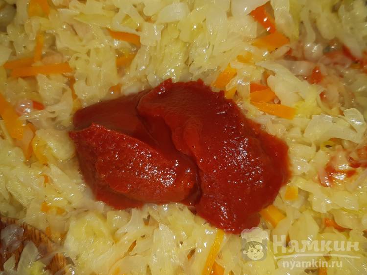 Тушеная капуста по-цыгански на сковороде - фото шаг 5