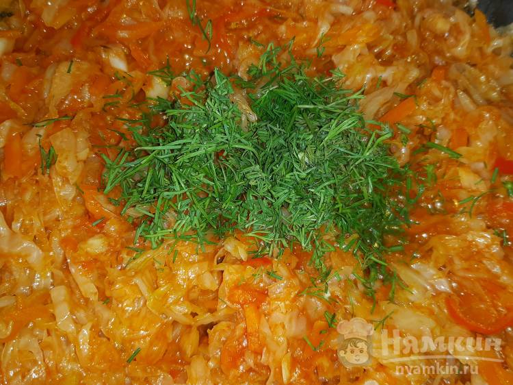 Тушеная капуста по-цыгански на сковороде - фото шаг 6