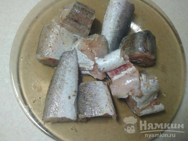 Минтай со специями жареный на сковороде - фото шаг 1