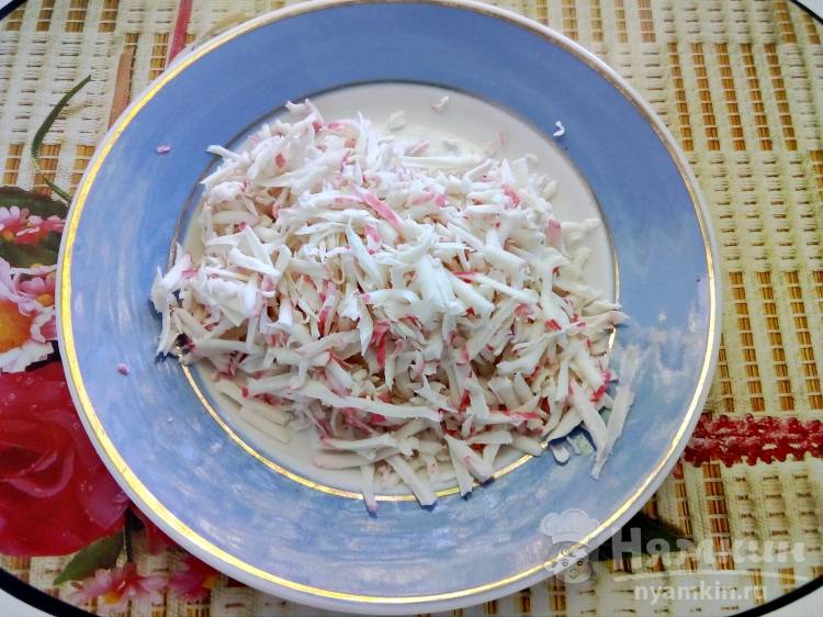 Котлетки из крабовых палочек и сыра на сковороде - фото шаг 1