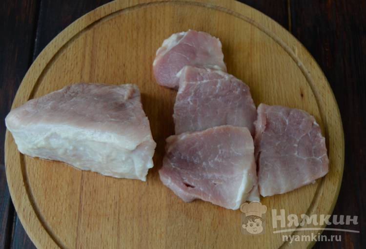 Отбивные из свинины в панировочных сухарях жаренные на сковороде  - фото шаг 1