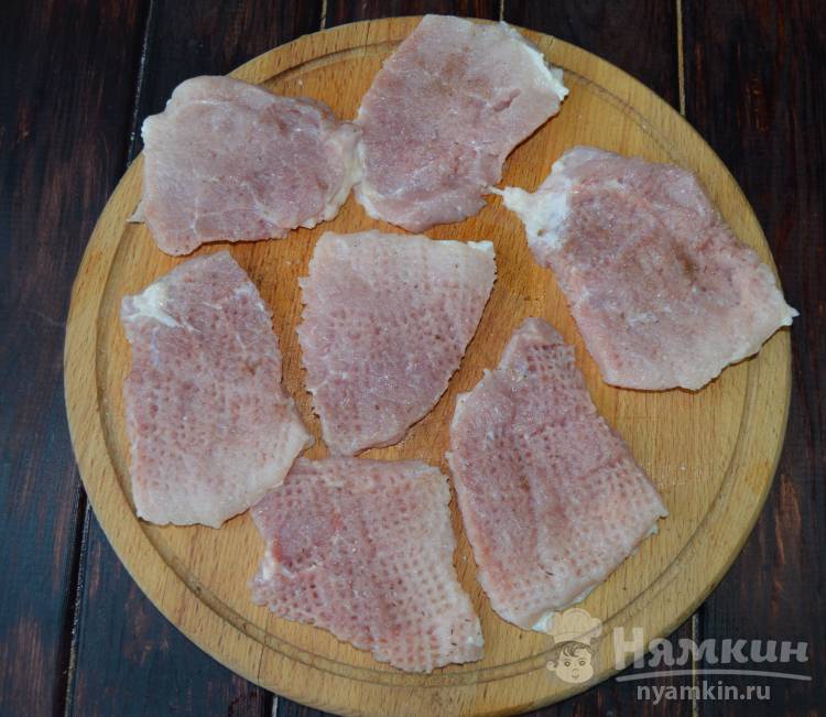 Отбивные из свинины в панировочных сухарях жаренные на сковороде  - фото шаг 2