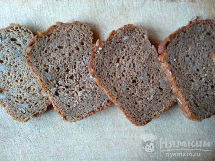 Гренки из черного хлеба в яйце с сыром и помидором на сковороде - фото шаг 1