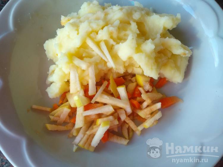 Голубцы с картофельным пюре, морковью и яблоком - фото шаг 1
