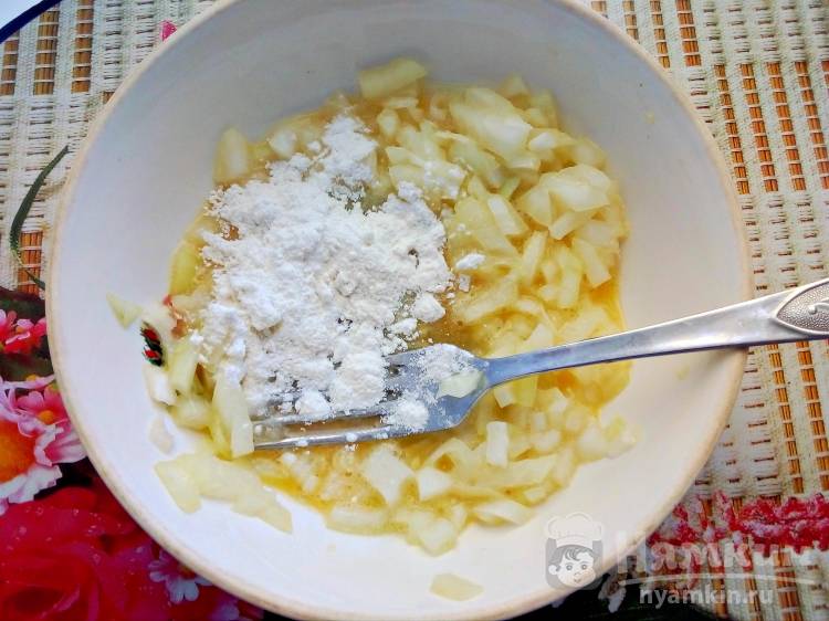 Гренки с луком и сыром  - фото шаг 2