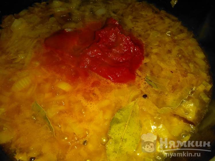 Острая икра из вареной свеклы с луком и корицей на сковороде - фото шаг 2