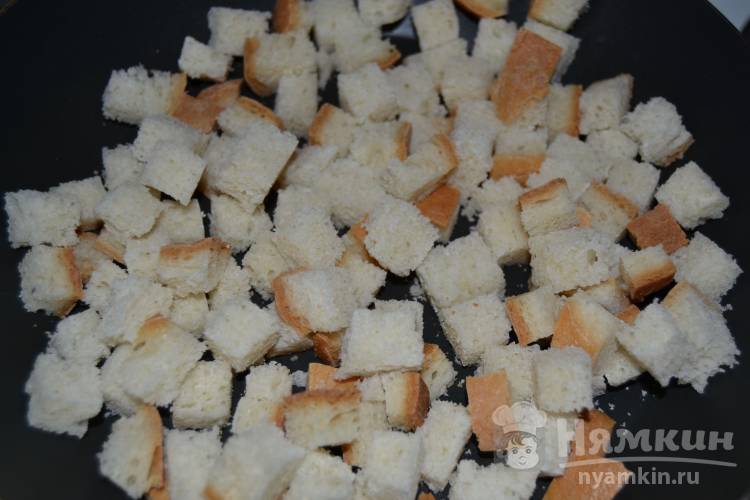 Как приготовить сухарики на сковороде с чесноком