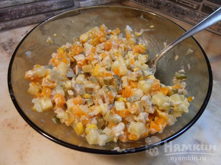 Рецепт приготовления кукурузного салата с тунцом и солеными огурцами