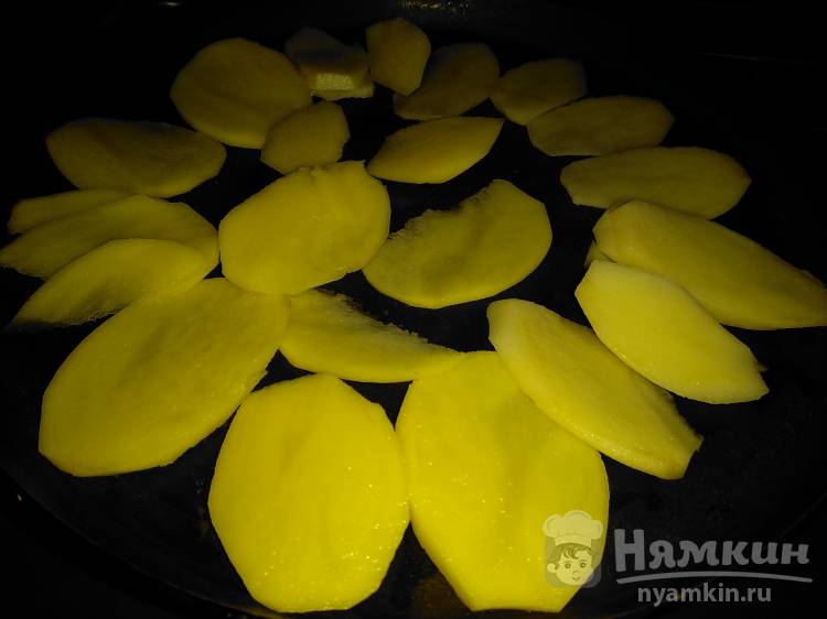 Картофель с ягодами, апельсином и сыром на сковороде - фото шаг 1