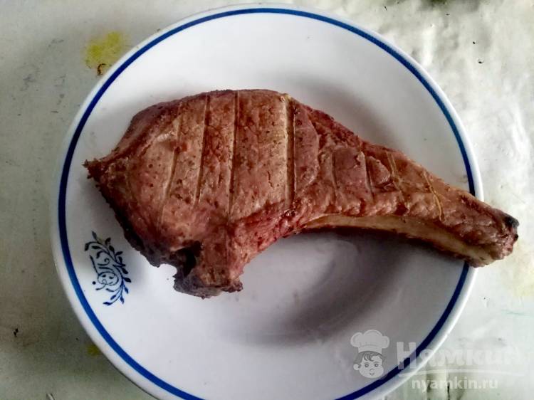 Сочный стейк из свинины: рецепт на сковороде с видео и фото пошагово | Меню недели