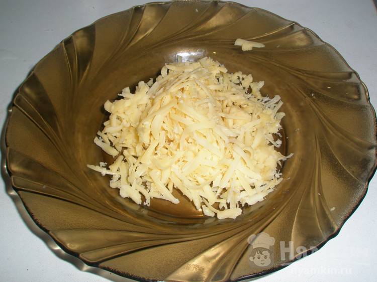 Яичница-глазунья с баклажанами, колбасой и сыром - фото шаг 4
