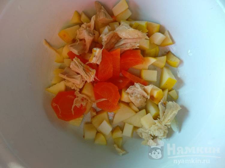 Салат с яблоком, яйцом и куриной грудкой - фото шаг 2