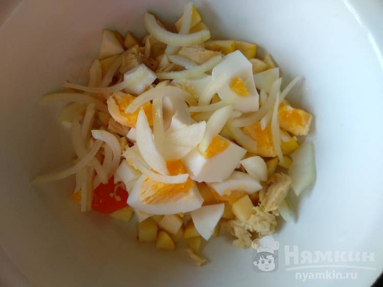Салат с яблоком, яйцом и куриной грудкой - фото шаг 4