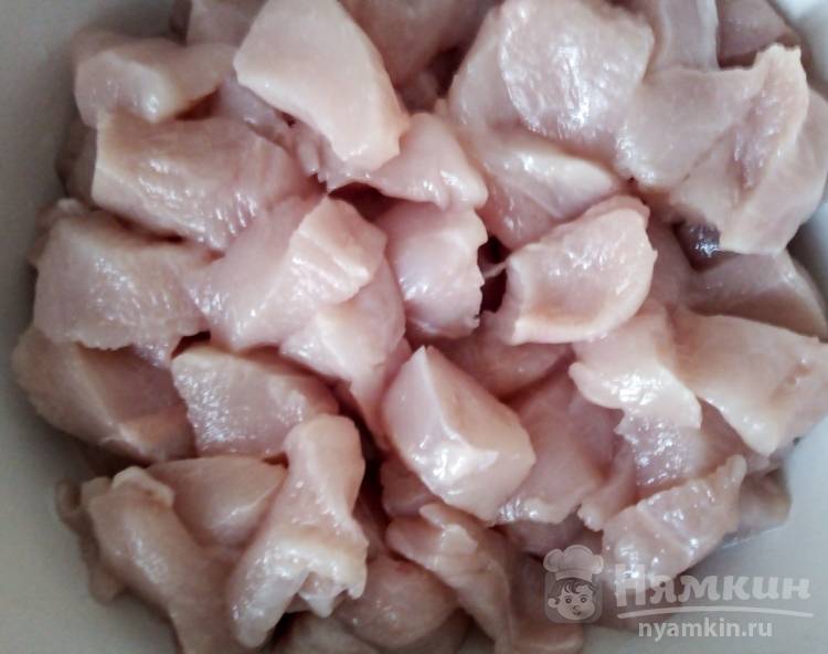 Куриные котлетки с маасдамом и зеленью на сковороде  - фото шаг 1