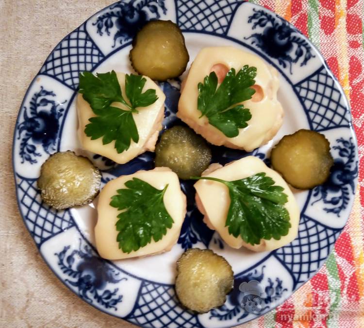 Куриные котлетки с маасдамом и зеленью на сковороде  - фото шаг 9