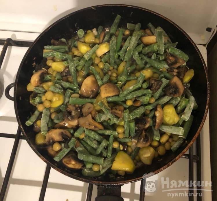 Как приготовить рецепт Овощное рагу со стручковой фасолью и кабачками