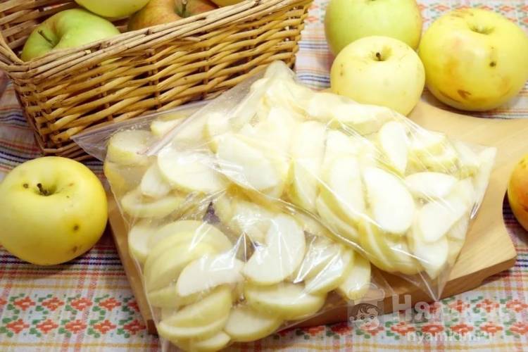Можно ли замораживать яблоки - подготовка, способы и сроки хранения