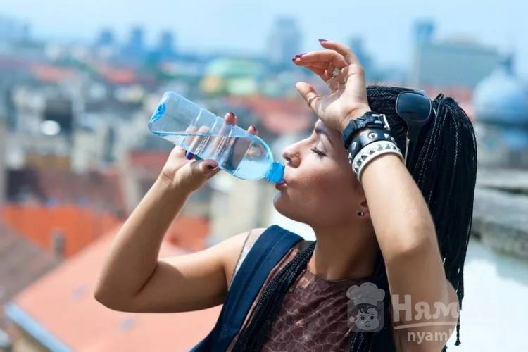 Сколько нужно выпивать воды летом в жару – как правильно пить воду