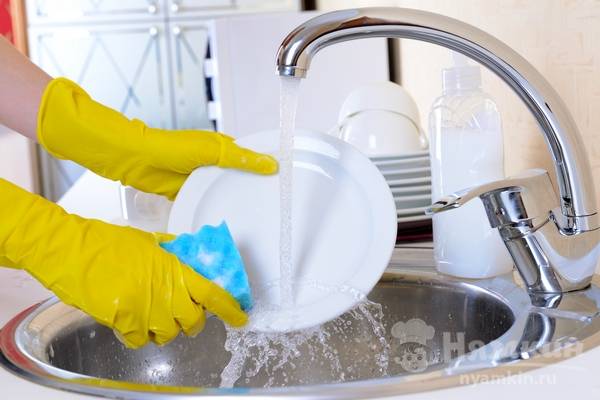 Как отмыть белую фарфоровую посуду