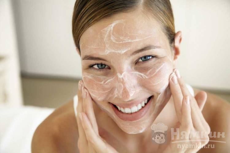 Щеткой чистить кожу на лице