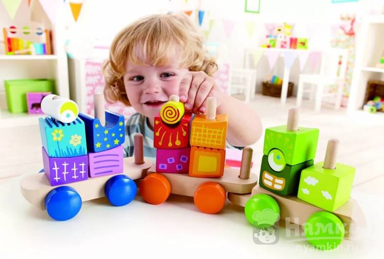 Как выбрать первые игрушки для ребенка