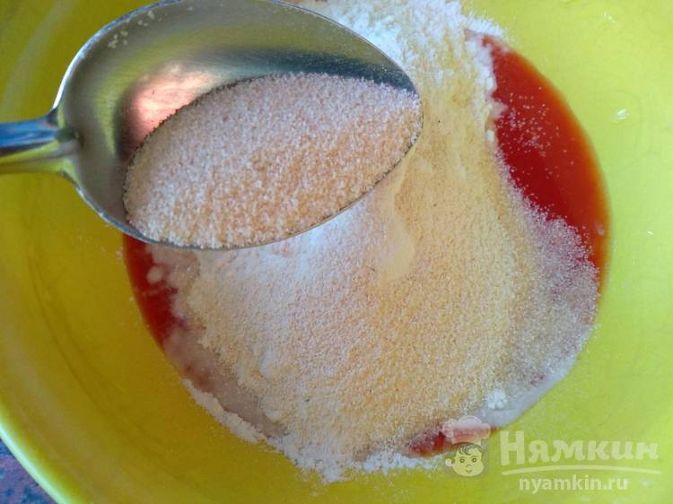 Томатные оладьи с манной крупой и зеленью - фото шаг 2