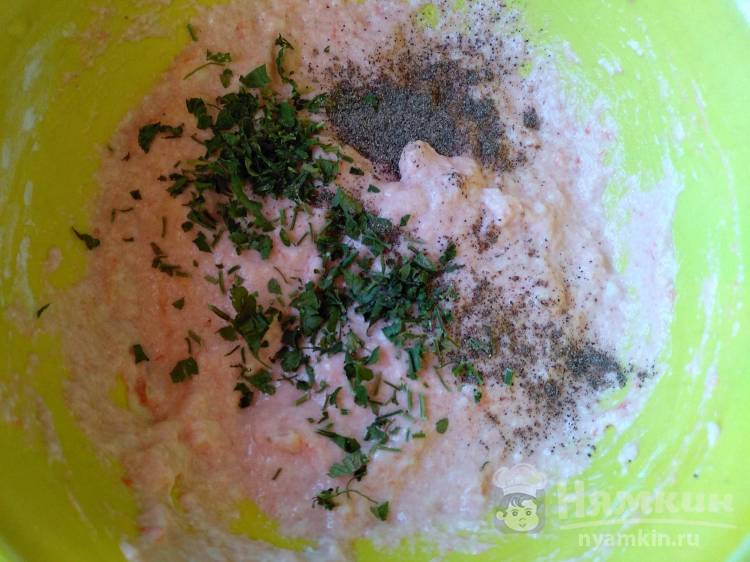 Томатные оладьи с манной крупой и зеленью - фото шаг 3