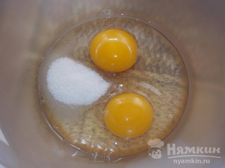 Блинчики на сметане и воде - фото шаг 1