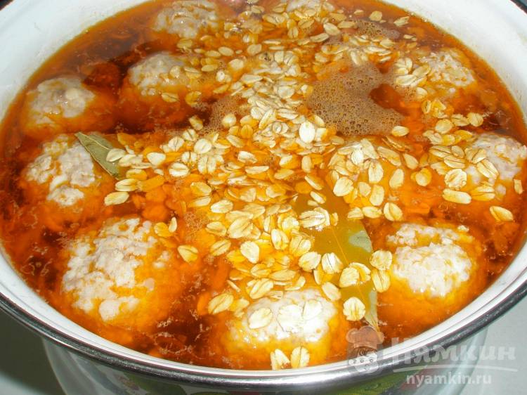 Геркулесовый суп с фрикадельками из куриной грудки и свинины - фото шаг 7
