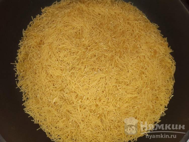 Вермишель на сковороде без варки на воде - фото шаг 1