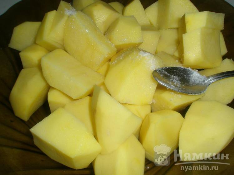 Картошка по-деревенски с хмели-сунели в рецепте - фото шаг 2