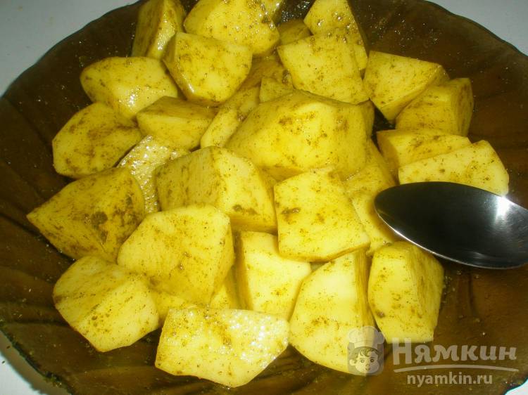 Картошка по-деревенски с хмели-сунели в рецепте - фото шаг 4