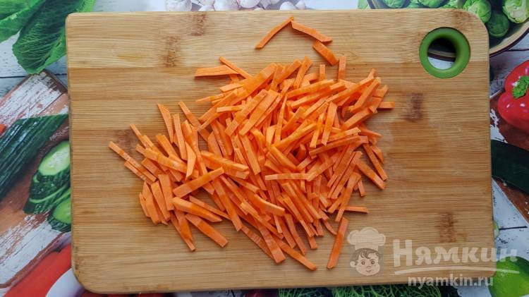 Диетический суп из  домашних куриных бёдрышек с зеленью - фото шаг 3